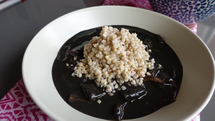calamares en su tinta con trigo sarraceno