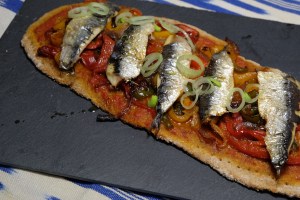 Pizzetas de pimientos y sardinas