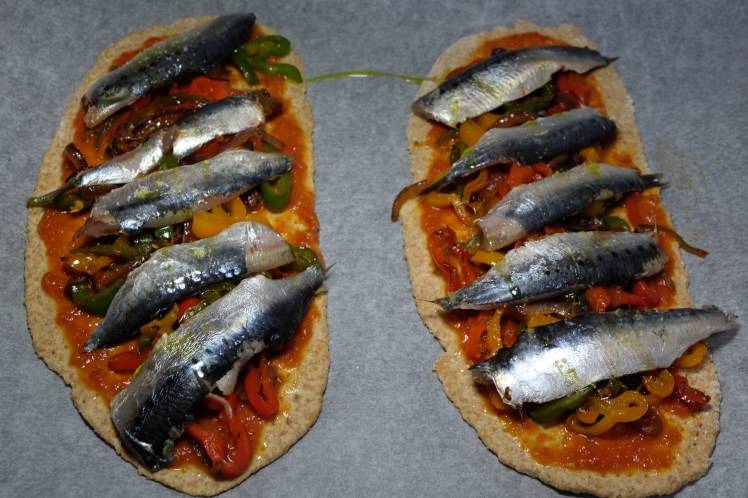 pizzetas de pimientos y sardinas