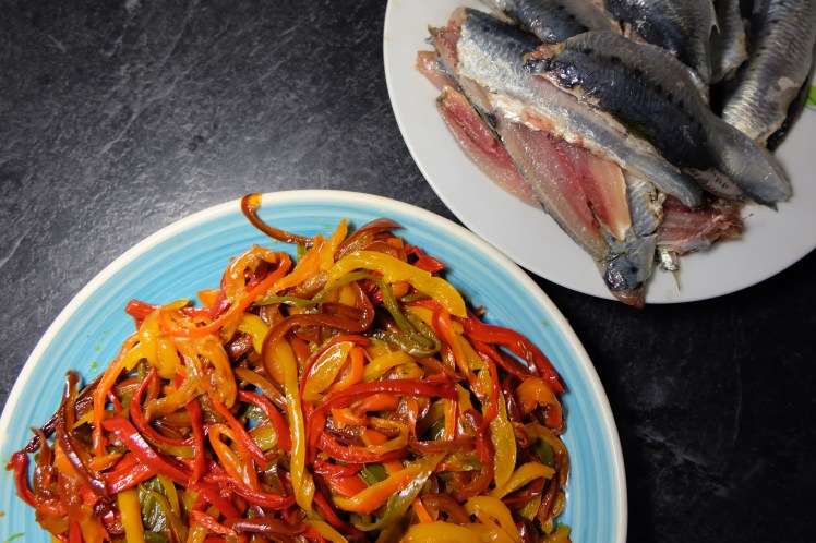 pizzetas de pimientos y sardinas
