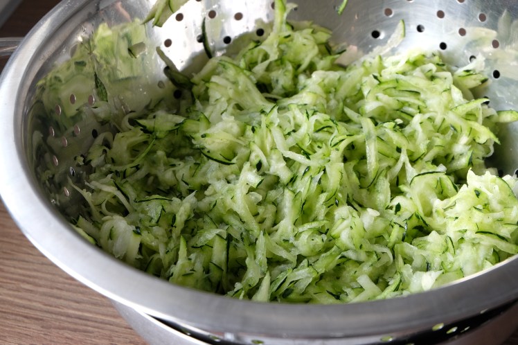 kolokithokeftedes o croquetas de calabacin griegas