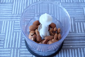 Cardo en salsa de almendras