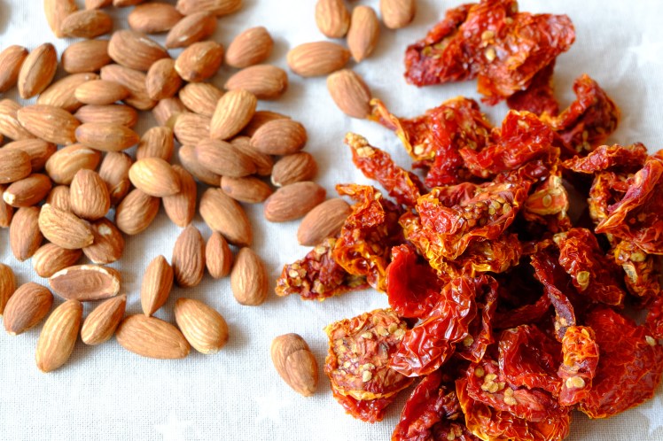 Paté de tomates secos y almendras