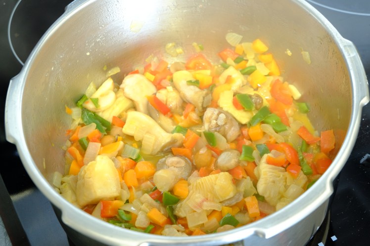 carne guisada con verduras y setas