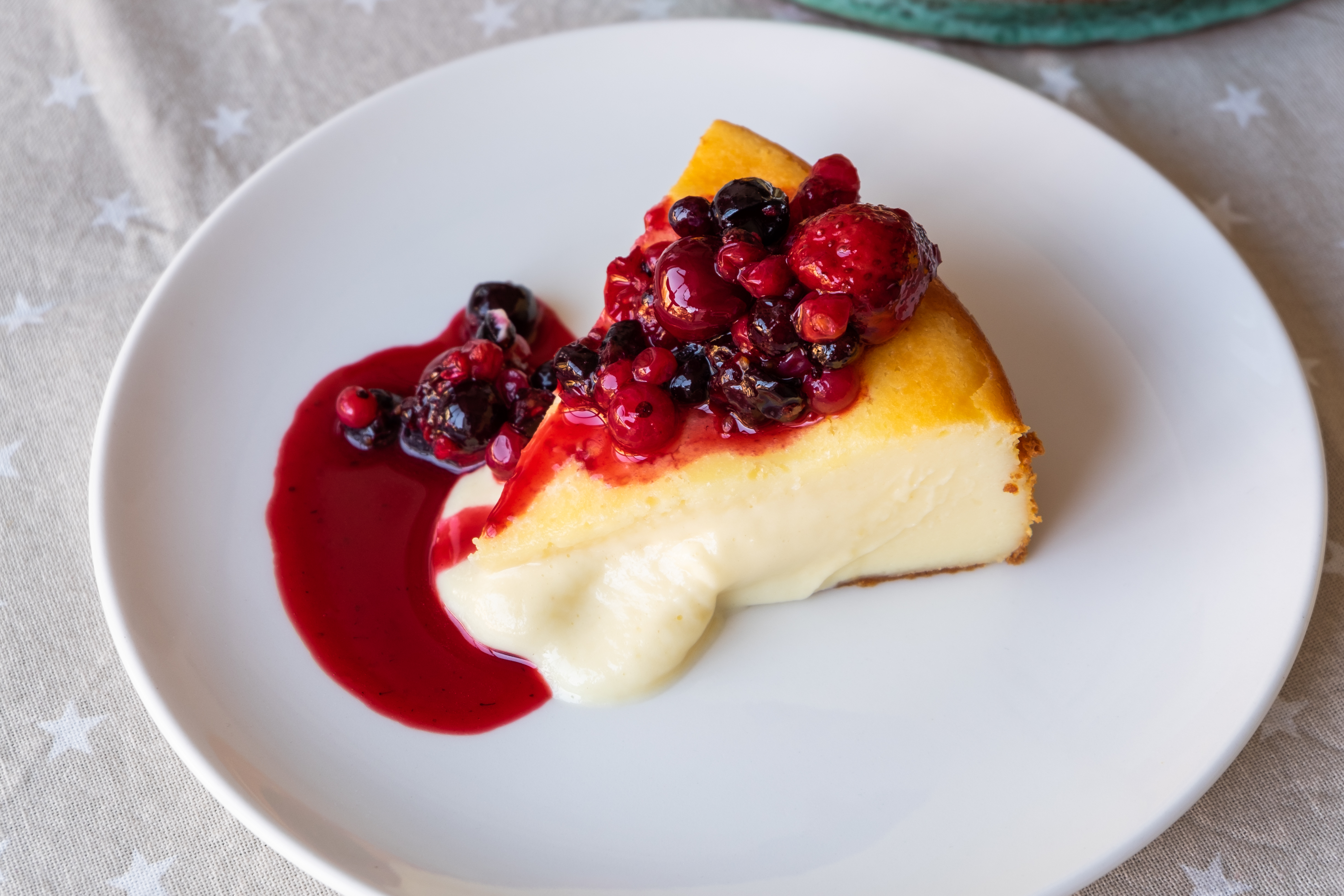 tarta de queso con frutos rojos