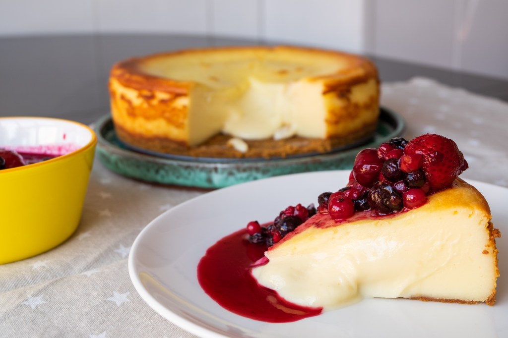 tarta de queso con frutos rojos