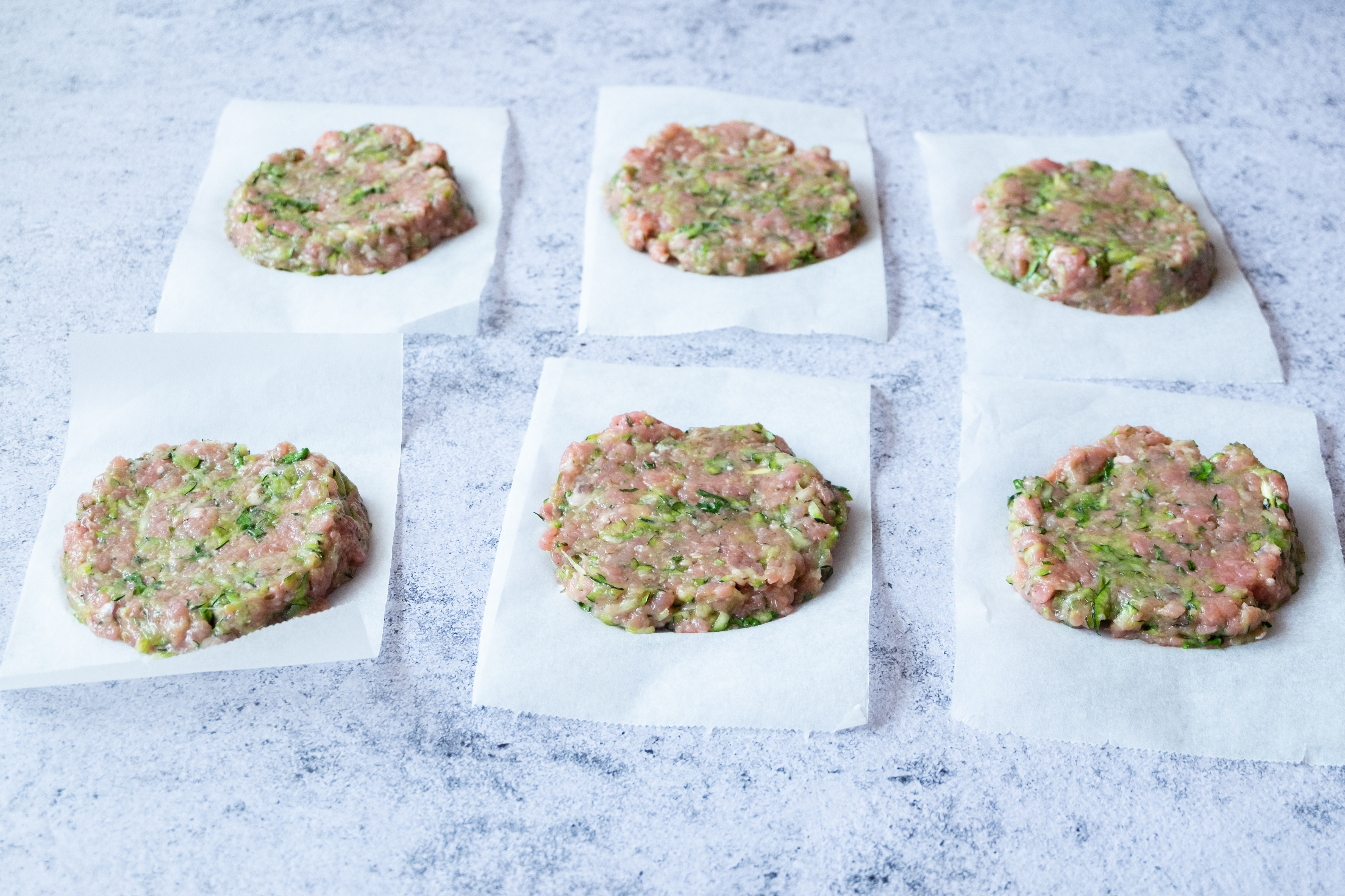 hamburguesas de pavo y calabacin con salsa de yogur