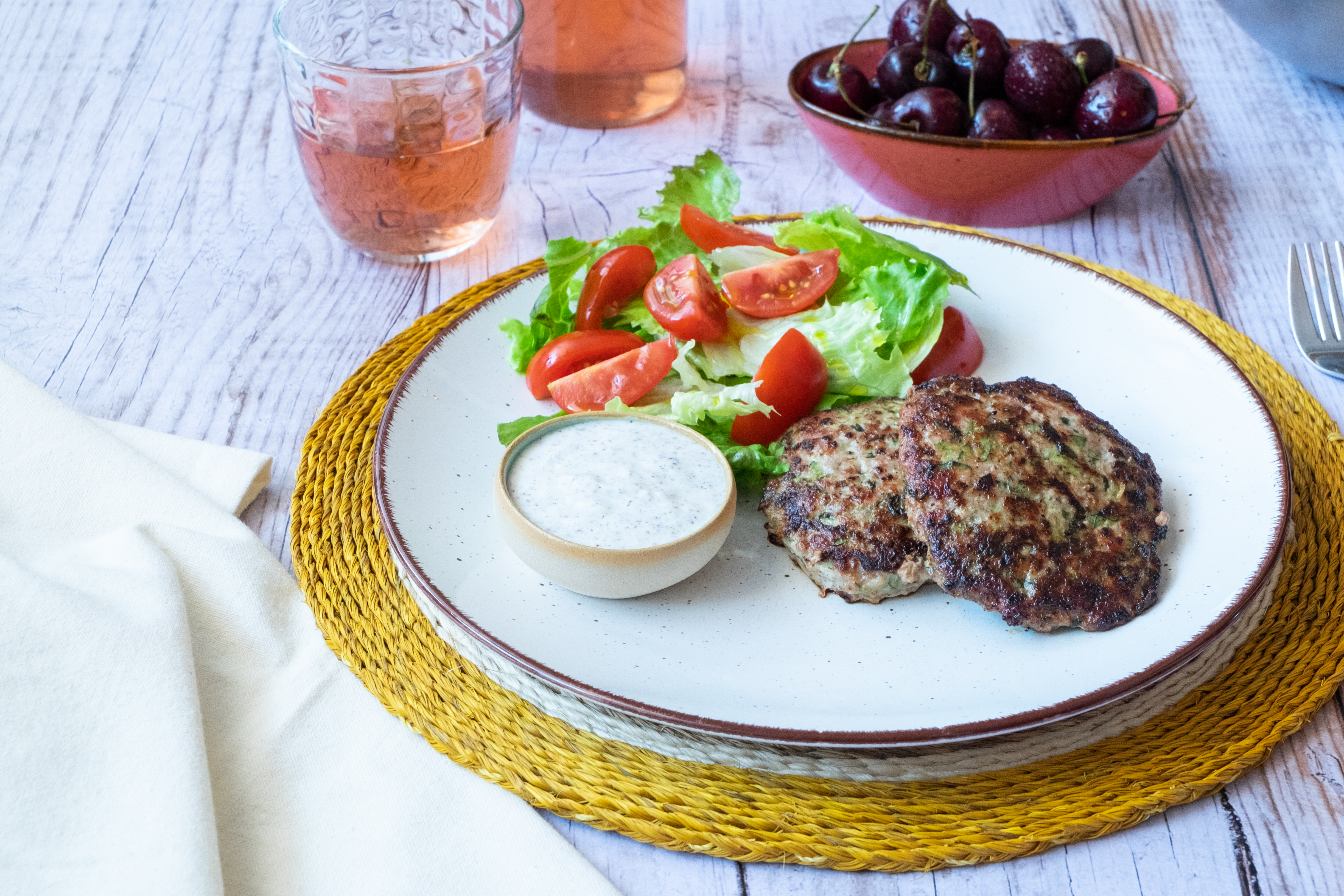 hamburguesas de pavo y calabacin con salsa de yogur